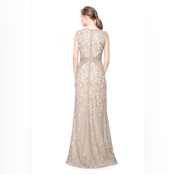 Tadashi Shoji-Lace V-Neck Gown with Pintuck Jersey Piping-Size Large - Picture 4 of 12